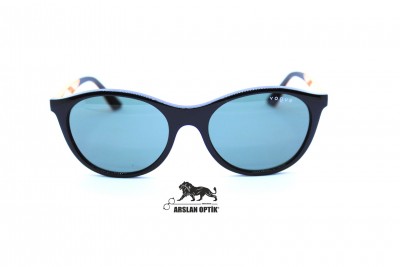 VOGUE JUNIOR VJ 2015 W44/71 48 VOGUE JUNIOR VJ 2015 W44/71 48